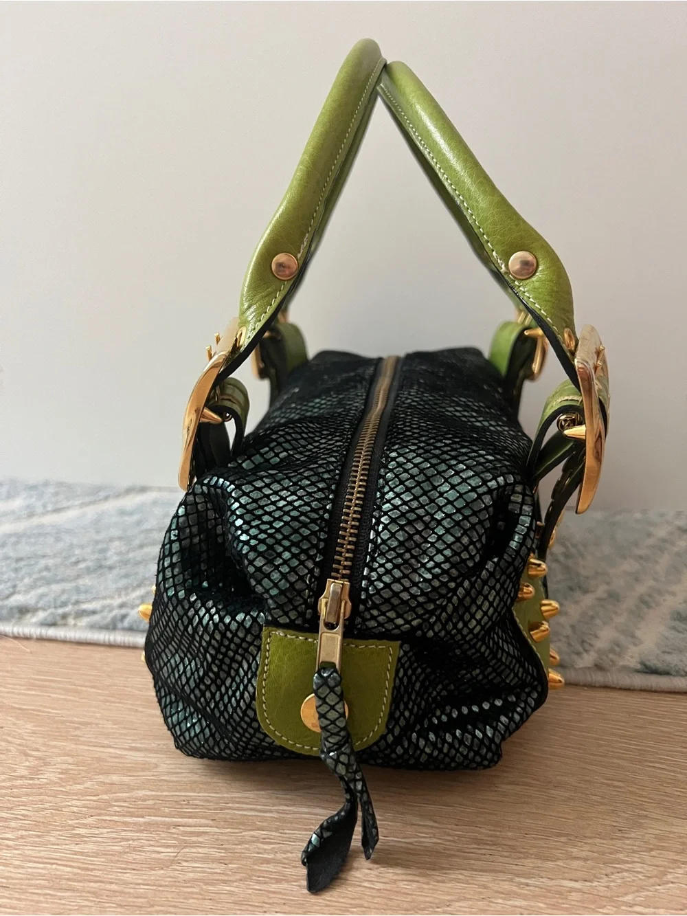 Be & D stylish green